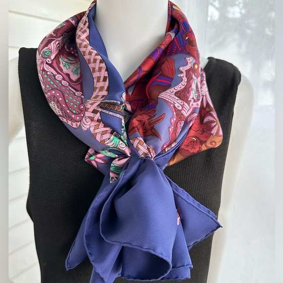 Hermès Tournez Manege print silk scarf shawl with circus horses, tigers, monkey - Picture 14 of 15